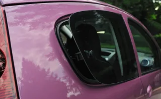 Сверяем хэтчбек Peugeot 107 с полноценным автомобилем