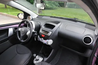 Сверяем хэтчбек Peugeot 107 с полноценным автомобилем