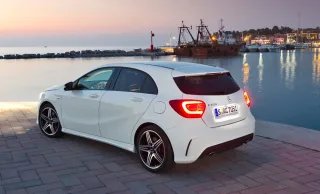 Зазнаємо атаки нового хетча Mercedes A-класу
