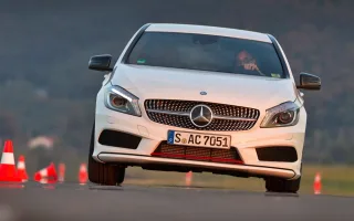 Зазнаємо атаки нового хетча Mercedes A-класу
