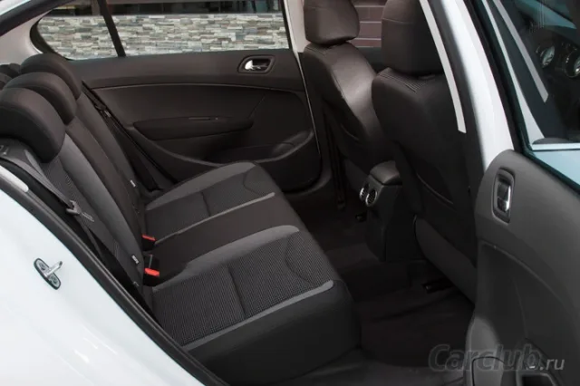 Peugeot 408