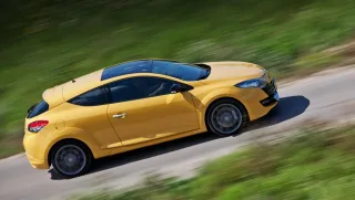 Renault Изучаем двуличность хот-хэтча Renault Megane RS