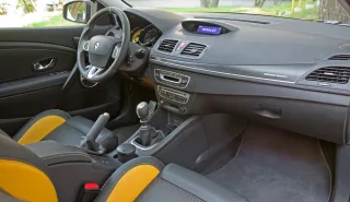 Renault Изучаем двуличность хот-хэтча Renault Megane RS