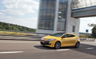 Renault Изучаем двуличность хот-хэтча Renault Megane RS