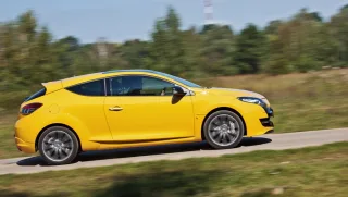 Renault Изучаем двуличность хот-хэтча Renault Megane RS