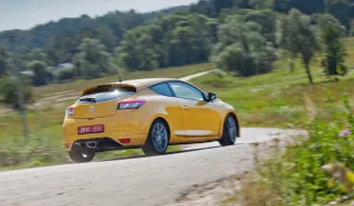 Renault Изучаем двуличность хот-хэтча Renault Megane RS