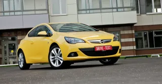 Looking for hot hatch features in the three-door Opel Astra GTC