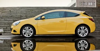 Looking for hot hatch features in the three-door Opel Astra GTC
