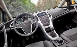 Looking for hot hatch features in the three-door Opel Astra GTC