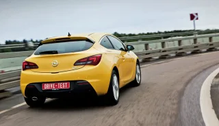Looking for hot hatch features in the three-door Opel Astra GTC