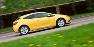 Looking for hot hatch features in the three-door Opel Astra GTC