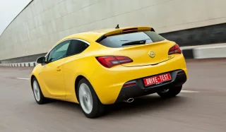 Looking for hot hatch features in the three-door Opel Astra GTC