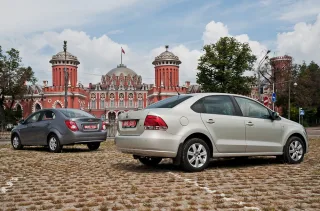 We second the duel of Chevrolet Aveo and Volkswagen Polo sedans