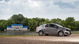 We second the duel of Chevrolet Aveo and Volkswagen Polo sedans
