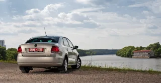 We second the duel of Chevrolet Aveo and Volkswagen Polo sedans