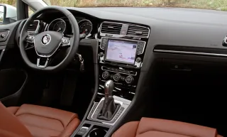 Оцениваем заявку на лидерство в классе хэтчбека Volkswagen Golf