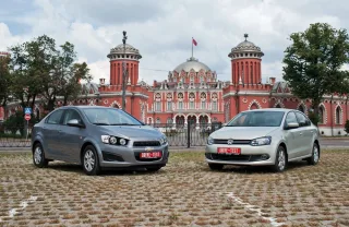 We second the duel of Chevrolet Aveo and Volkswagen Polo sedans