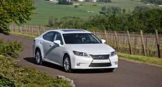 Дегустуємо седан Lexus ES, приготований за новим рецептом