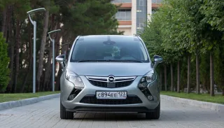 Вишукуємо риси бізнес-класу в компактвені Opel Zafira Tourer