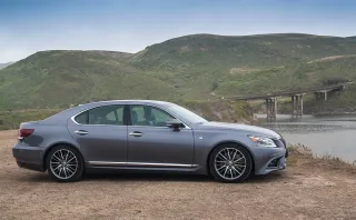 Розслідуємо, чим новий седан Lexus LS відрізняється від старого