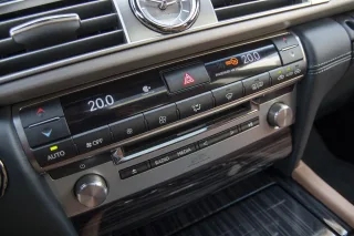 Розслідуємо, чим новий седан Lexus LS відрізняється від старого