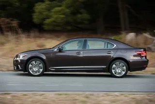 Розслідуємо, чим новий седан Lexus LS відрізняється від старого