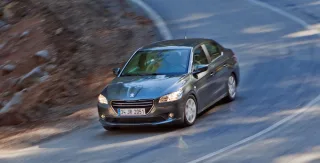 Вчимося економити по-французьки у седана Peugeot 301