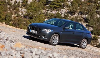 Вчимося економити по-французьки у седана Peugeot 301