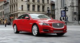 Радуемся характеру полноприводных седанов Jaguar XF и XJ