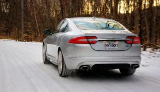 Радуемся характеру полноприводных седанов Jaguar XF и XJ