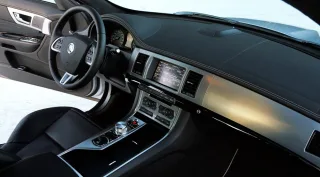 Радуемся характеру полноприводных седанов Jaguar XF и XJ