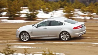 Радуемся характеру полноприводных седанов Jaguar XF и XJ