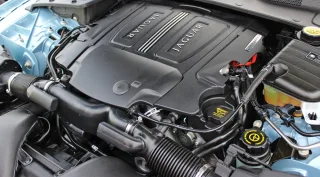 Радуемся характеру полноприводных седанов Jaguar XF и XJ