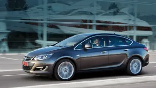 Opel Любуемся седаном Opel Astra и понукаем Астру OPC