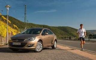 Opel Любуемся седаном Opel Astra и понукаем Астру OPC