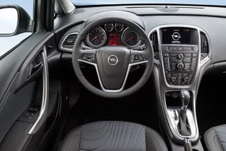 Opel Любуемся седаном Opel Astra и понукаем Астру OPC