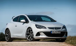 Opel Любуемся седаном Opel Astra и понукаем Астру OPC