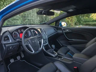 Opel Любуемся седаном Opel Astra и понукаем Астру OPC