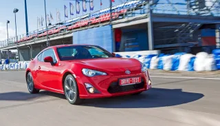 Рахуємо голи у суперечці двохдверок Toyota GT86 та Hyundai Genesis Coupe