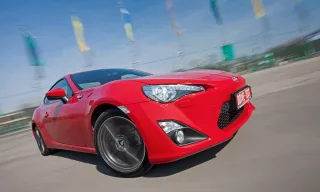 Рахуємо голи у суперечці двохдверок Toyota GT86 та Hyundai Genesis Coupe