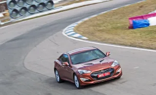 Рахуємо голи у суперечці двохдверок Toyota GT86 та Hyundai Genesis Coupe