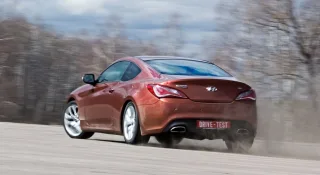 Рахуємо голи у суперечці двохдверок Toyota GT86 та Hyundai Genesis Coupe