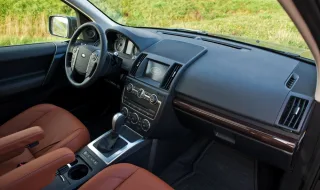 Міряємо калюжі оновленим кросовером Land Rover Freelander 2