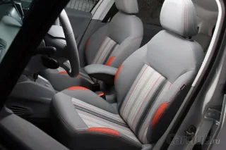 Тест-драйв Peugeot 208: Экстраверт!