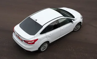 Спускаем с цепи четырёхдверку Opel Astra на седан Ford Focus