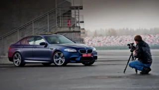 Рассматриваем с разных сторон спортседан BMW M5