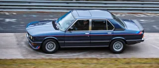 Рассматриваем с разных сторон спортседан BMW M5