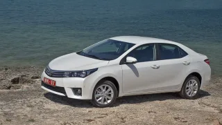 Разбираем седан Toyota Corolla на детали под солнцем Майорки
