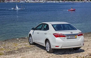 Разбираем седан Toyota Corolla на детали под солнцем Майорки