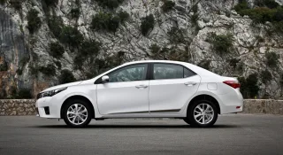 Разбираем седан Toyota Corolla на детали под солнцем Майорки